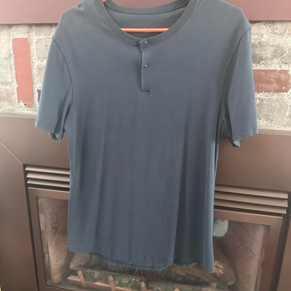 Lululemon Large Men’s T shirt - Picture 4 of 4